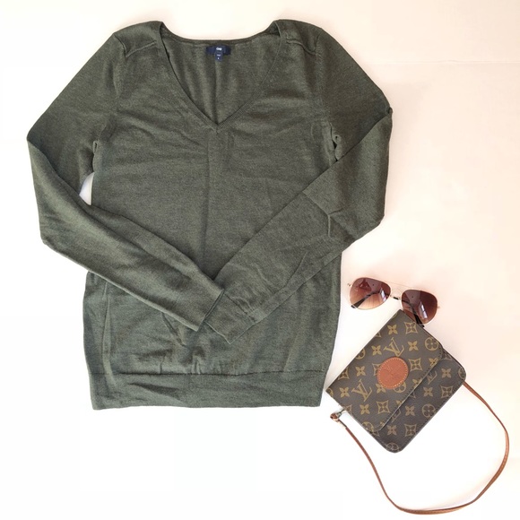 Gap Khaki Green Long Sleeve V Neck Knit Sweater - Picture 2 of 5